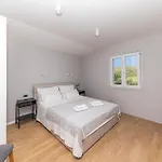 Lovely In 펜션 Kaštel Štafilić