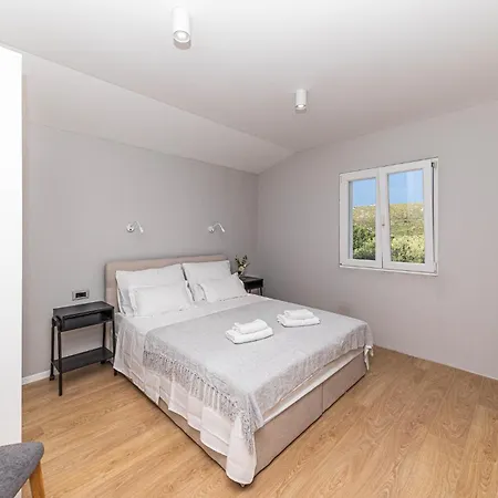 4 Bedroom Beautiful In 別荘 Kaštel Štafilić
