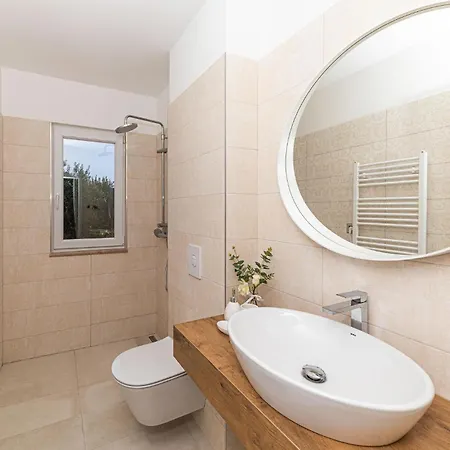 4 Bedroom Beautiful In