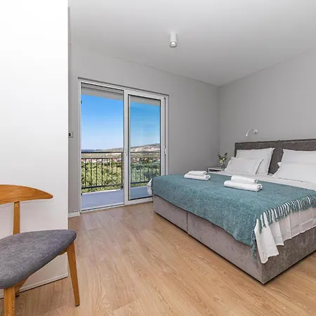 4 Bedroom Beautiful In Сasa de vacaciones *