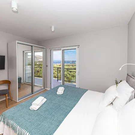 Сasa de vacaciones 4 Bedroom Beautiful In *