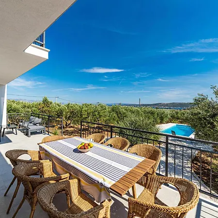 Сasa de vacaciones 4 Bedroom Beautiful In