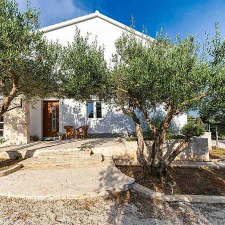 4 Bedroom Beautiful In *