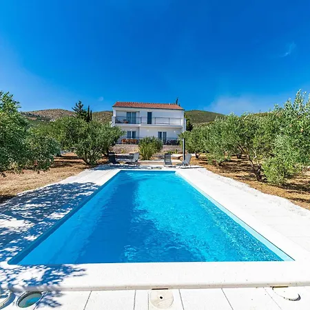Lovely In Nyaraló Kaštel Štafilić