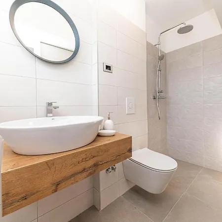 4 Bedroom Beautiful In