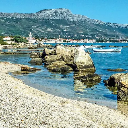 4 Bedroom Beautiful In Сasa de vacaciones Kaštel Štafilić